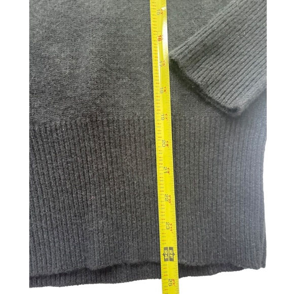 YarnWorks Women’s Sweater Size Medium Black Angora Vintage Blends Soft Warm - Picture 6 of 8